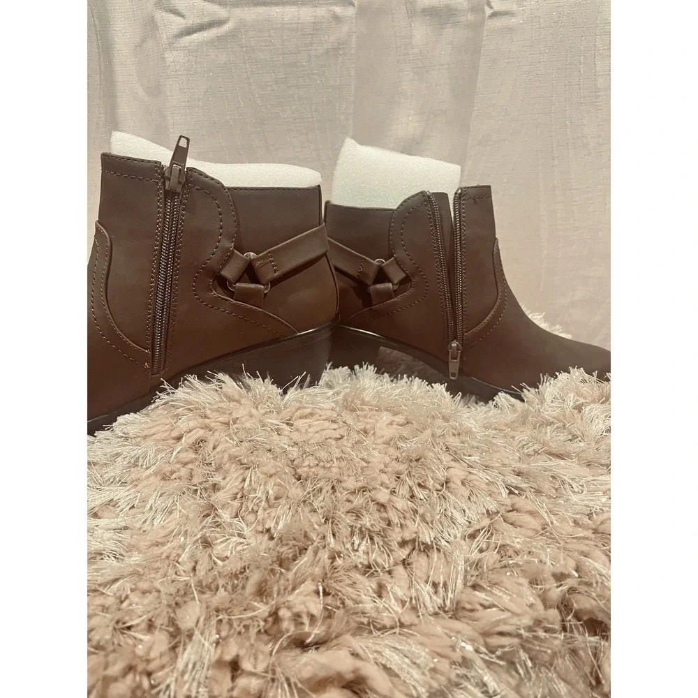 Easy Street Womens Round Closed Toe Dawnta Booties Shoes Brown Matte Size 9M
